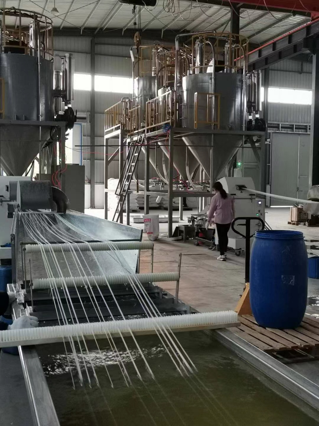 擠出造粒生產(chǎn)線-雙螺桿擠出機(jī)-造粒自動化-失重配料-造粒機(jī)